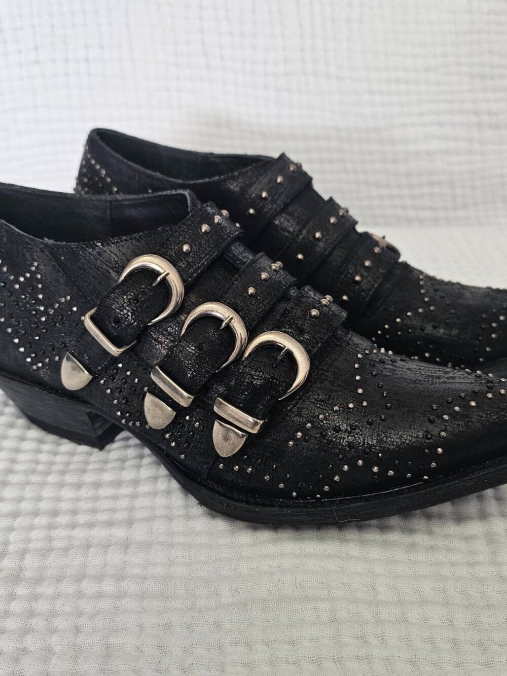 😍NWOT😍 Old Gringo Roxy Black Leather Studded 3-Buckle Shooties | Women's 8B